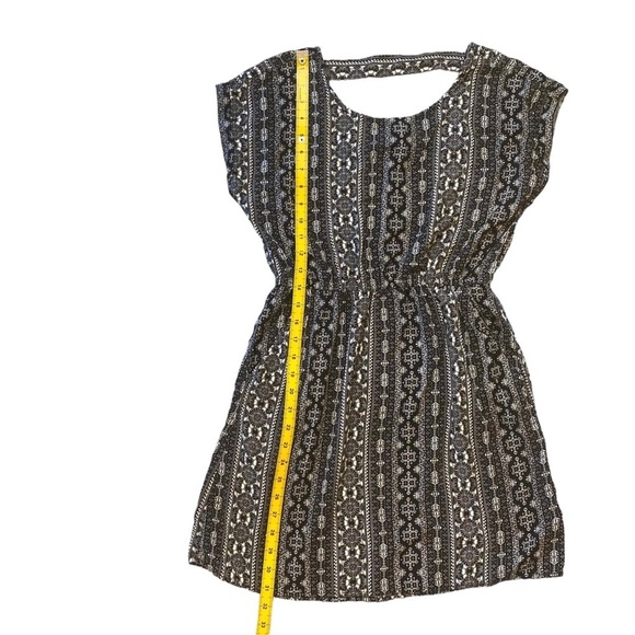 Pink Republic Skater Dress Sz Small Black White Geometric Bar‎ Back Rayon Casual - Picture 13 of 13